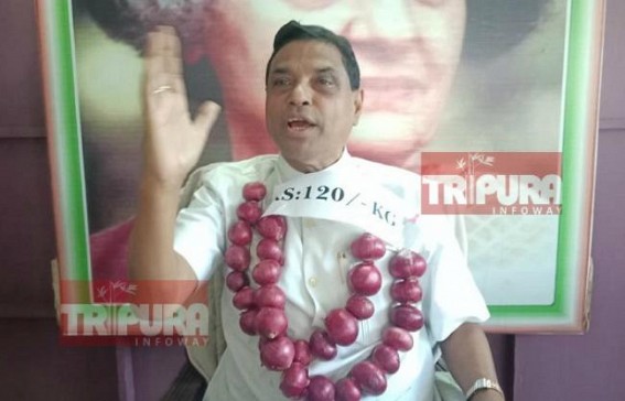 Tripura Congress leader held press meet on Price Hike garlanding self with Onions at Rs. 120 Kg, says, â€˜UPA eraâ€™s Rs. 25 onion prices now Rs. 120 under Hitler BJP eraâ€™